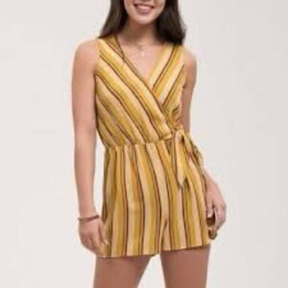 E&M Mustard Yellow Striped Sleeveless Romper Size Medium M b5